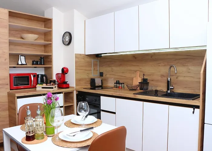 Апартаменти Shik & Chic In The Heart Of # 5min From